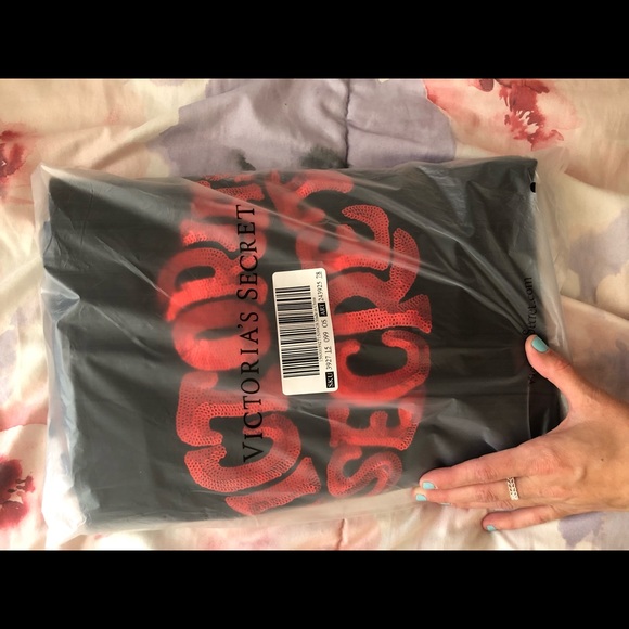 Victoria’s Secret tote bag! - Picture 4 of 4